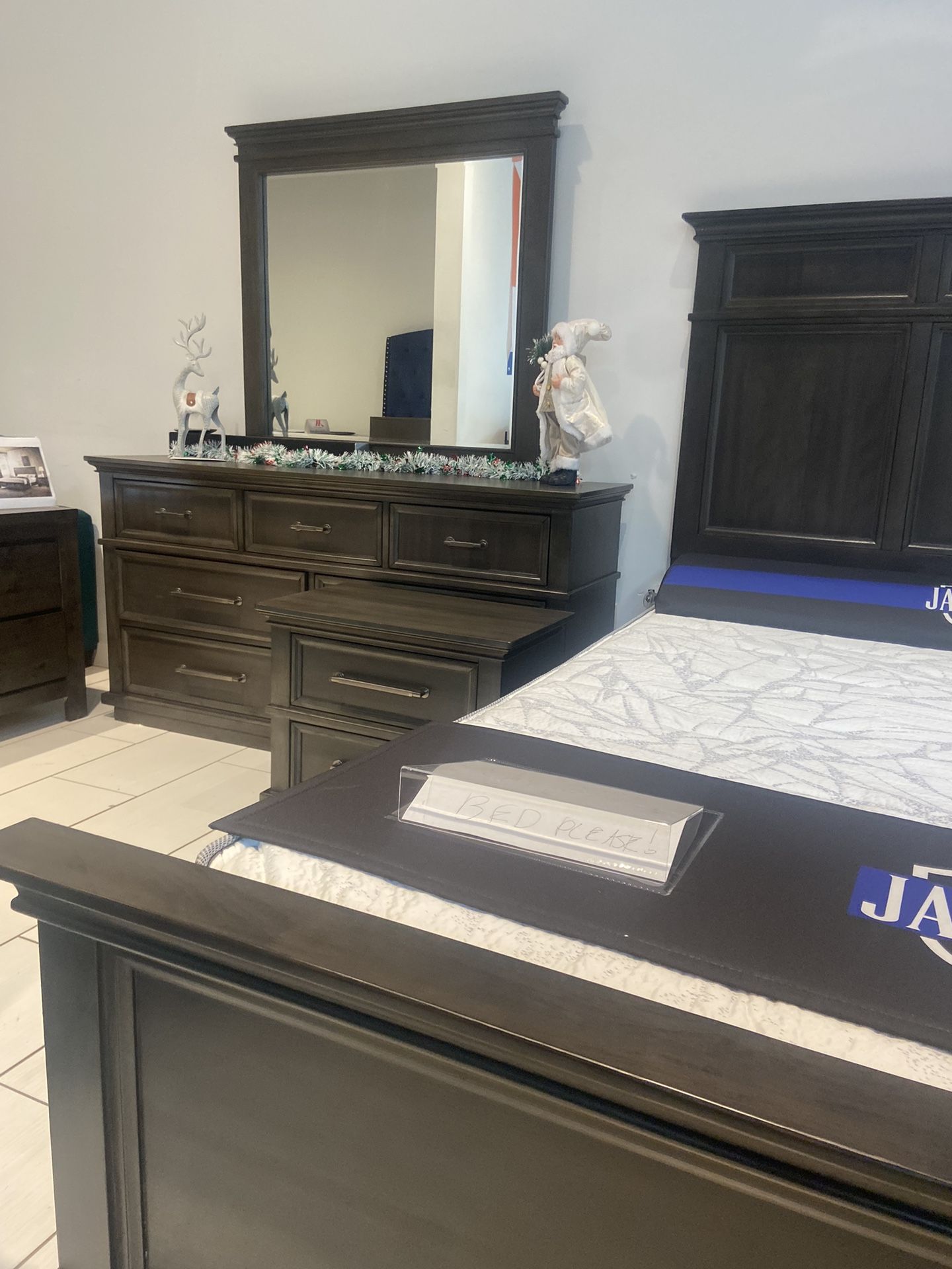 QUEEN BED IN Ar Style SET! WOW! Brand new furniture at wholesale prices. Low prices in Florida. Furniture Distribution Center-ST PETE! HUGE PRE TA