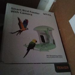 Smart bird feeder with camera