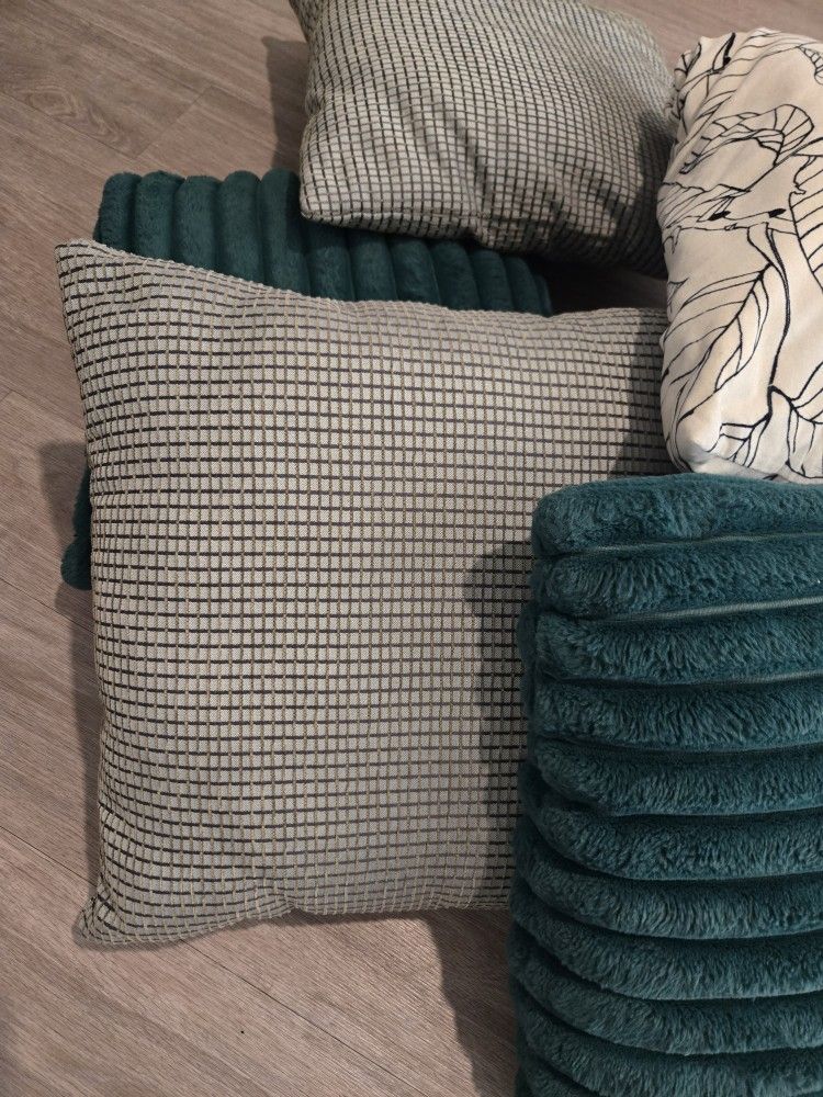 Decorative Pillow Set