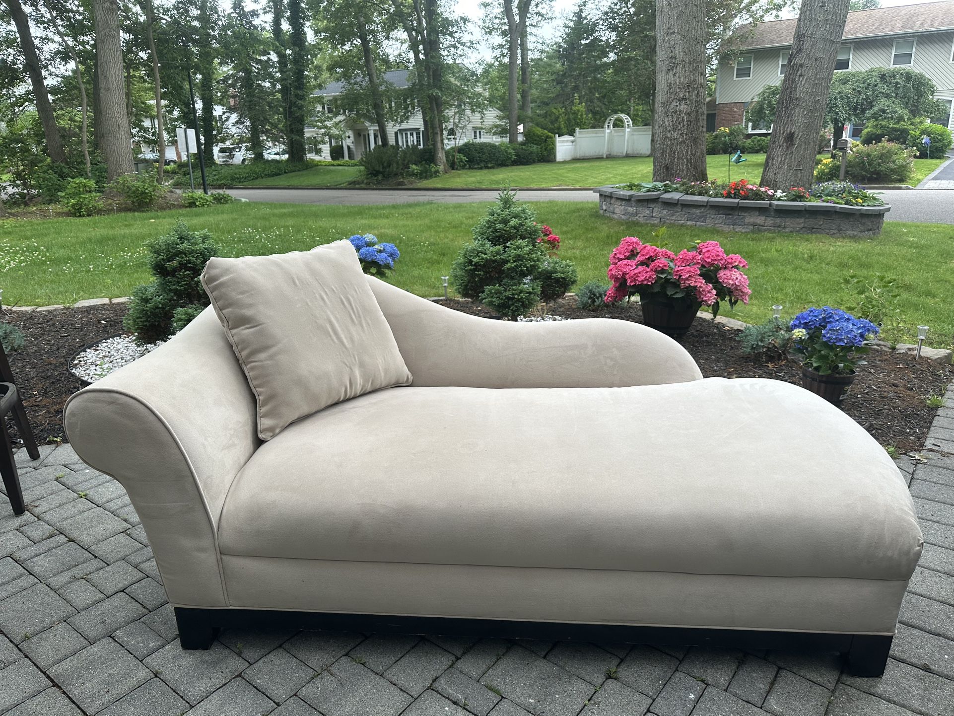 Chaise Lounge