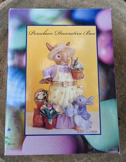 Vintage Porcelain Decorative Hinged Bunny Keepsake Box