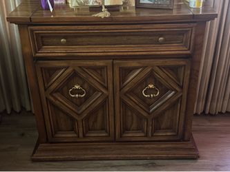 Solid Wood Buffet Table / Sideboard with Expandable Top