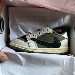 Jordan 1 Low Travis Scott 7c