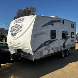 2012 Puma Unleashed Toy Hauler 24ft In Great Condition! 