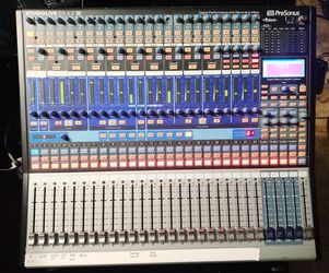 PreSonus StudioLive 24.4.2 AI with stand