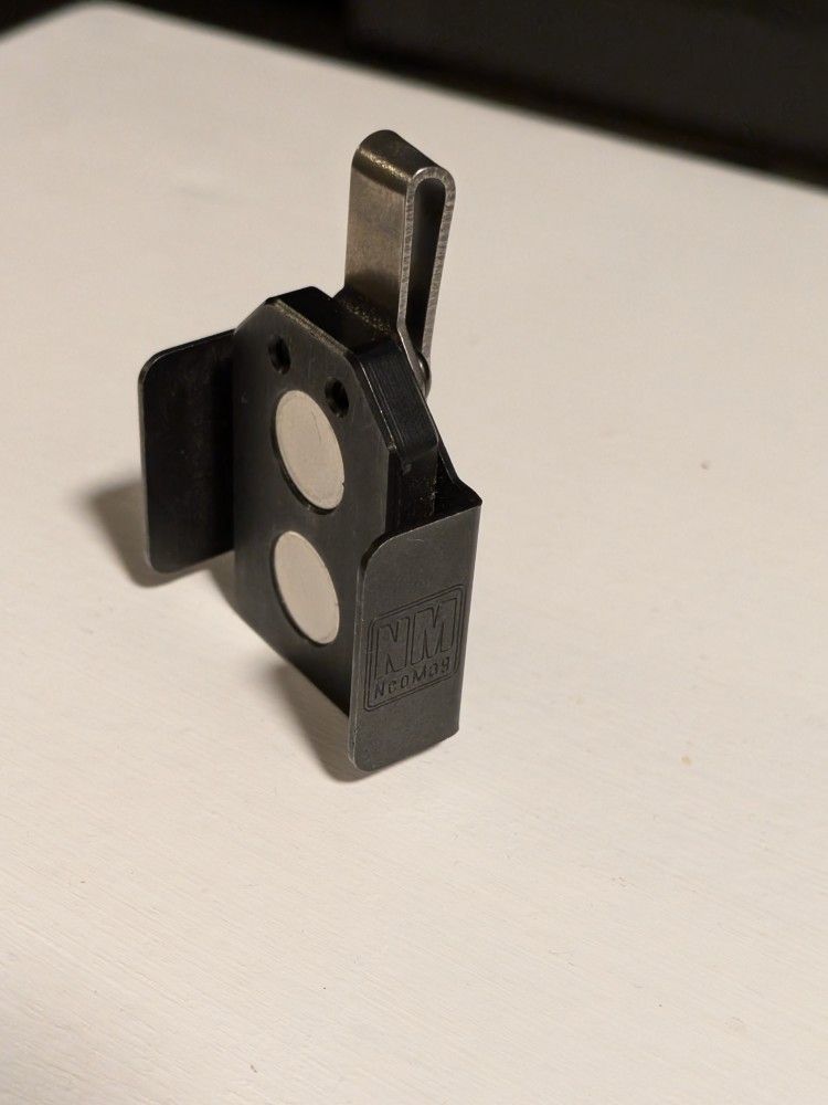 Neomag Type G Magnetic Pocket Magazine Holder