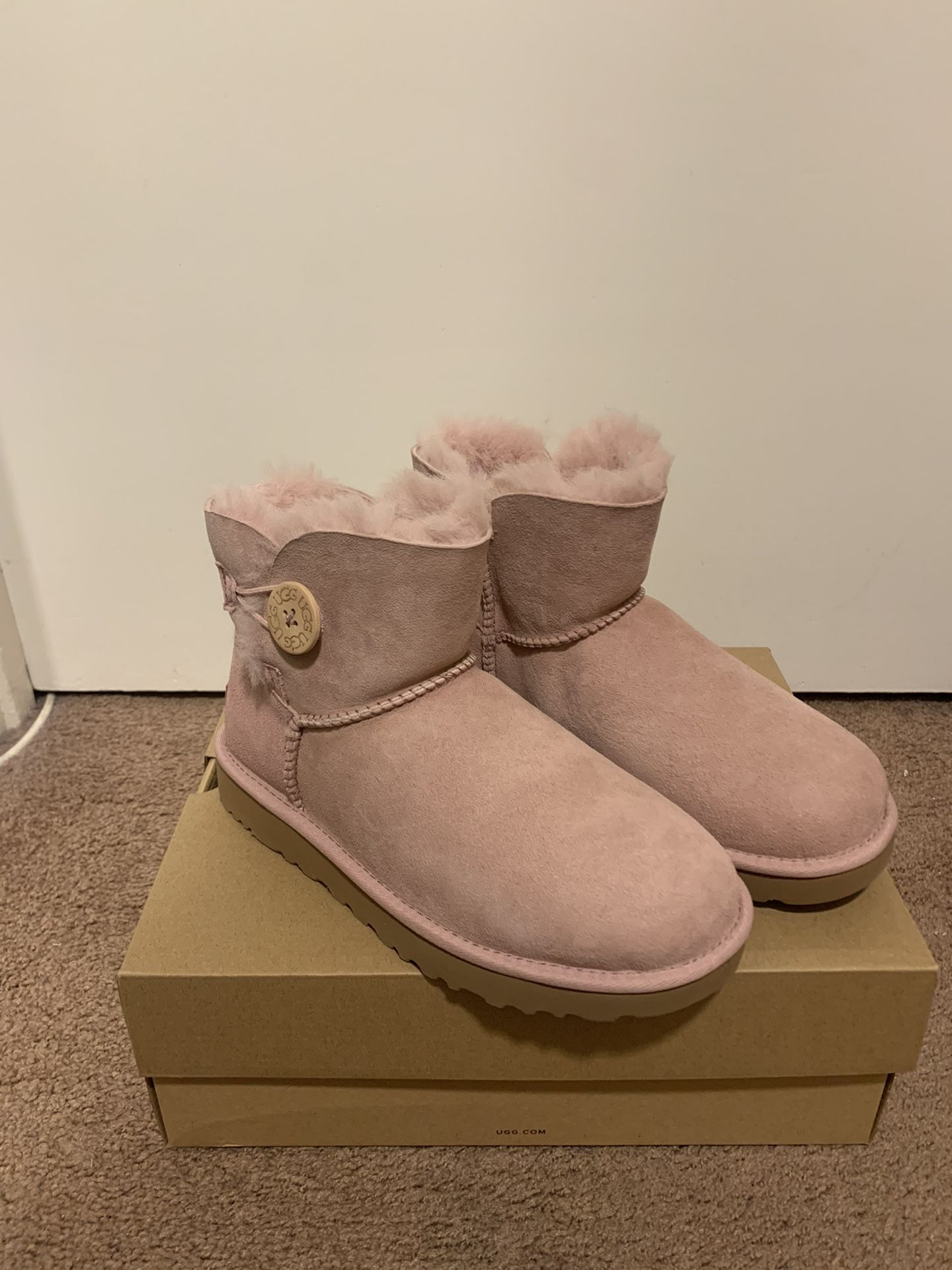 100% Authentic Brand New in Box UGG Bailey Button II Mini Boots / Women size 6 / Color: Pink Crystal