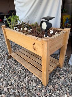 Raised garden bed