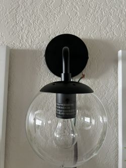 Wall Lamp Clear Shade- Lámpara De Pared Pantalla Transparente 