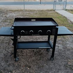 Blackstone outdoor propane grill