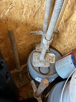 Scaffolds level jacks