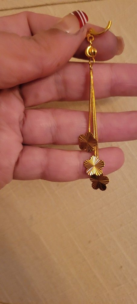 Brand new womens 18k gold plated flower tassel earring