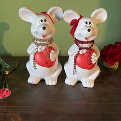 Large Valentine  Figures 