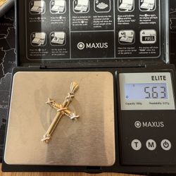 Real 18k Cross pendant For Sale Or Trade To Iphone 15 Pro Max