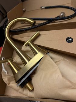 Hurran Bathroom Faucet Gold Never Used 