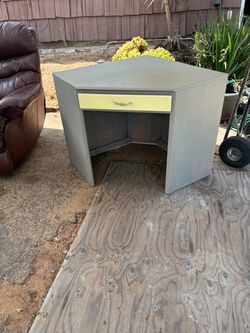 Desk for corner