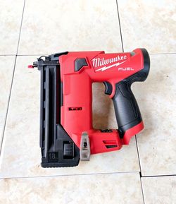 Milwaukee 12V Brad Nailer 18 Guage