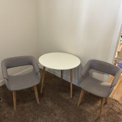 Table & Chairs