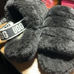 Uggs  Brand New Women’s Blk Furry Slide Slippers