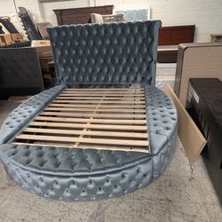 Brand New Floorsample Queen Storage Bed