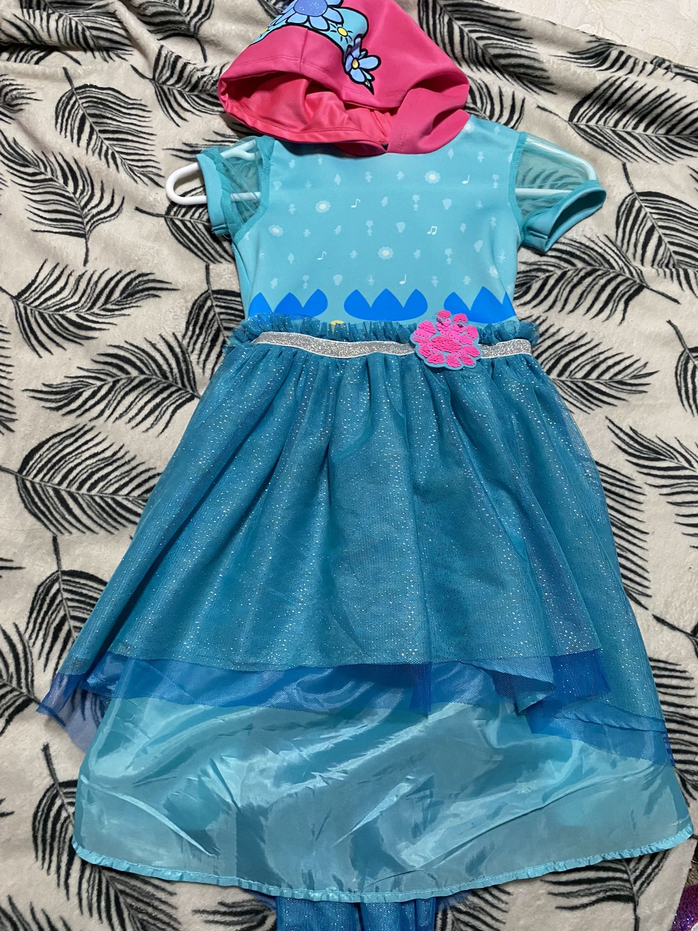 Trolls World Tour Dress Up Size 4/5