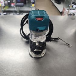 New Makita Router MODEL Rt0701c