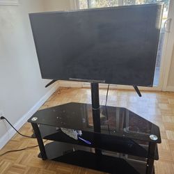 40 Inch Hisense Tv With Stand $100