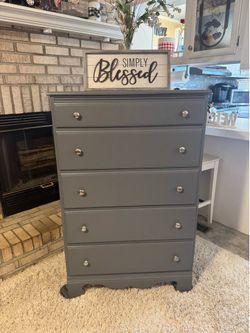 ✨✨BEAUTIFUL GRAY TALL 5 DRAWER DRESSER✨✨