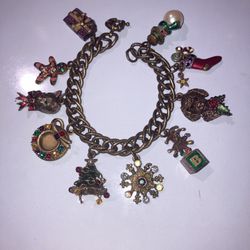 Sweet Romance Christmas Charm bracelet 7.5” with a spring ring latch