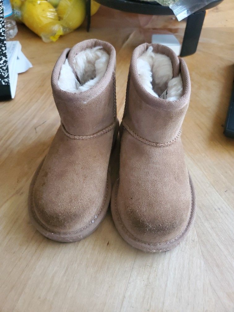 UGG