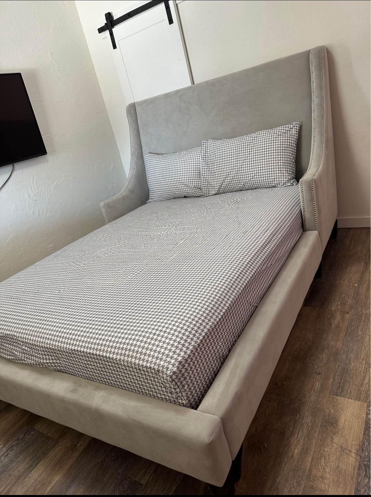 Queen Bedroom Set