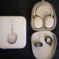 Sony WH 1000XM5 Headphones 