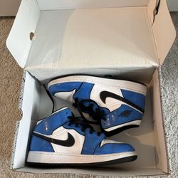 Jordan 1 Mid Signal Blue
