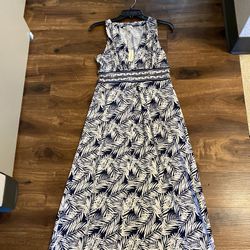 Brand new woman’s Max Studio brand white and navy blue colored palm print maxi dress up for sale 