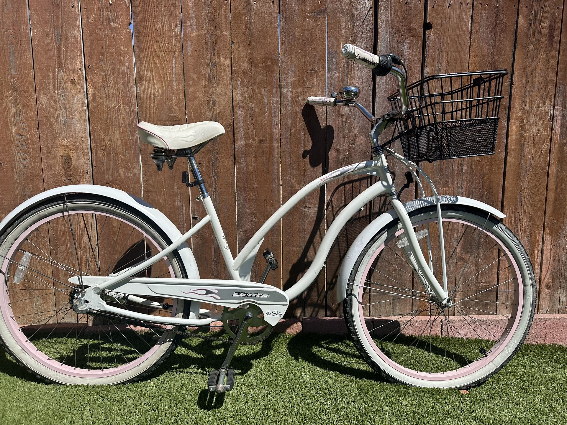 electra betty bicycle Electra 26” The Betty Beach Cruiser 3 Speed