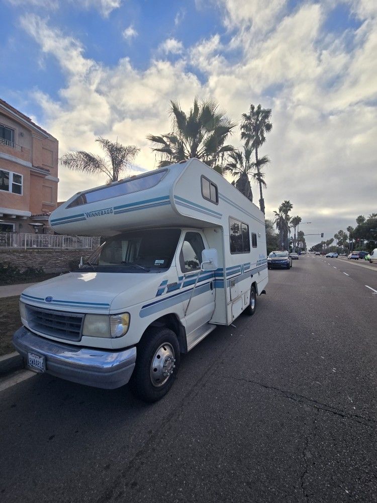 1994 Minnie Winnie 21'