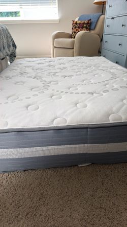 Full mattress 11” high - great condition