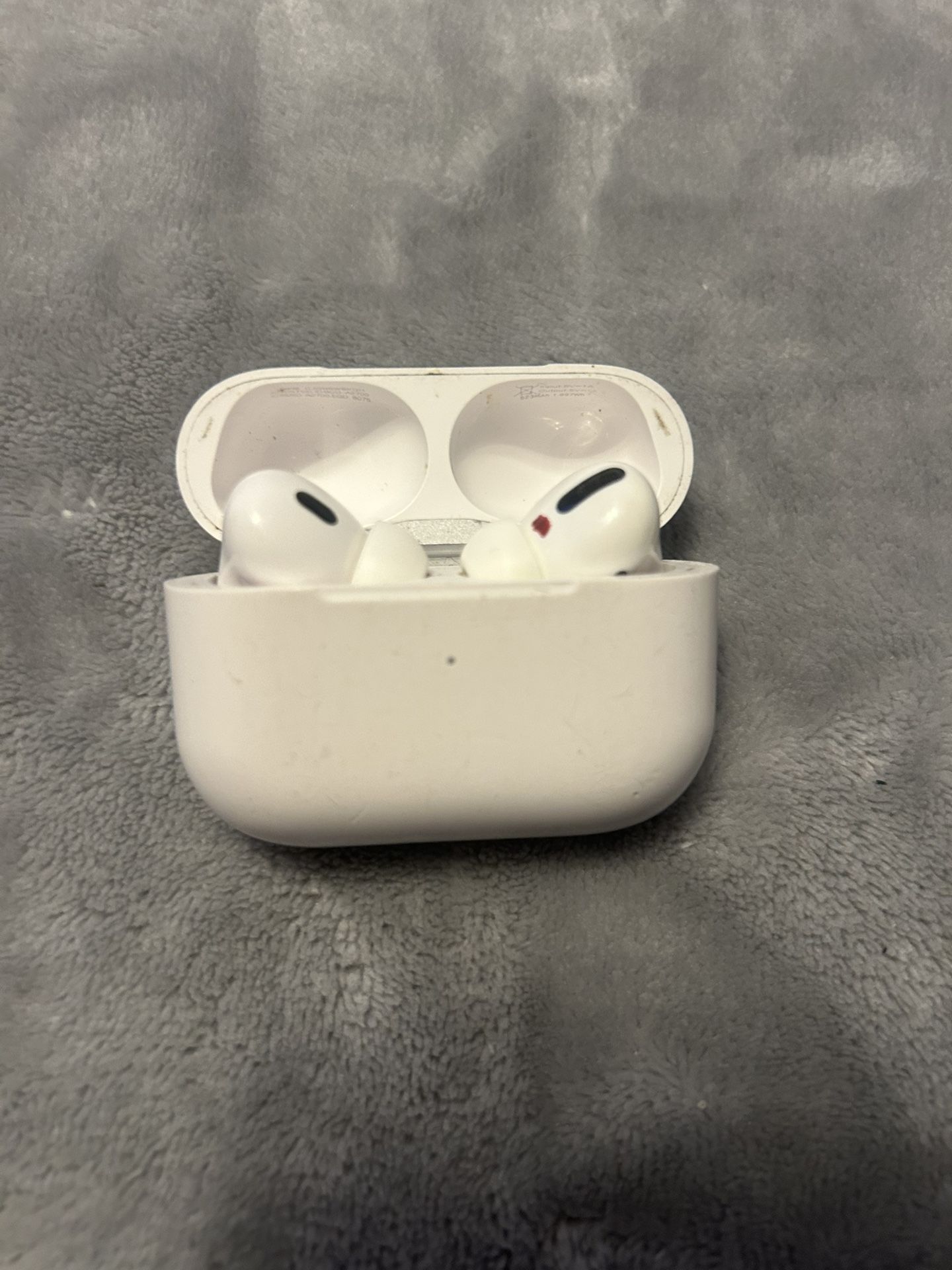 AirPod Pros (READ DESCRIPTION)
