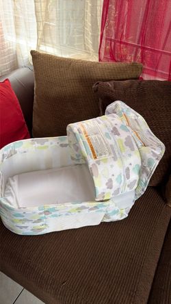 Portable foldable baby bassinet for travel