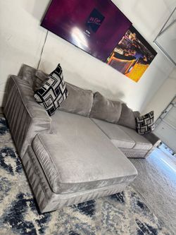 🌟 "LIKE NEW" living spaces  Grey 3pc large/wide sectional couch 🛋 ( FREE DELIVERY)