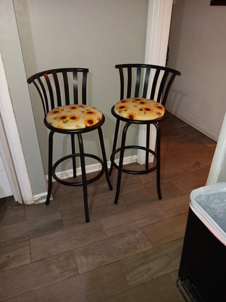 2 Metal BAR STOOLS