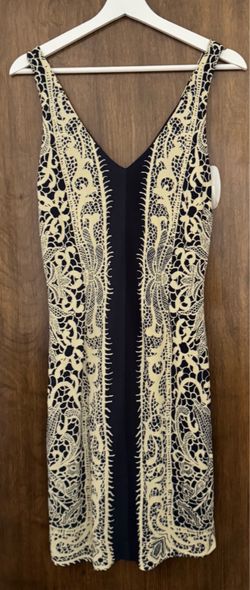 NWT Arterial Nicole Miller cream lace navy blue lined V-neck shift dress, size 6