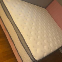 12 inch mattress and queen bedframe