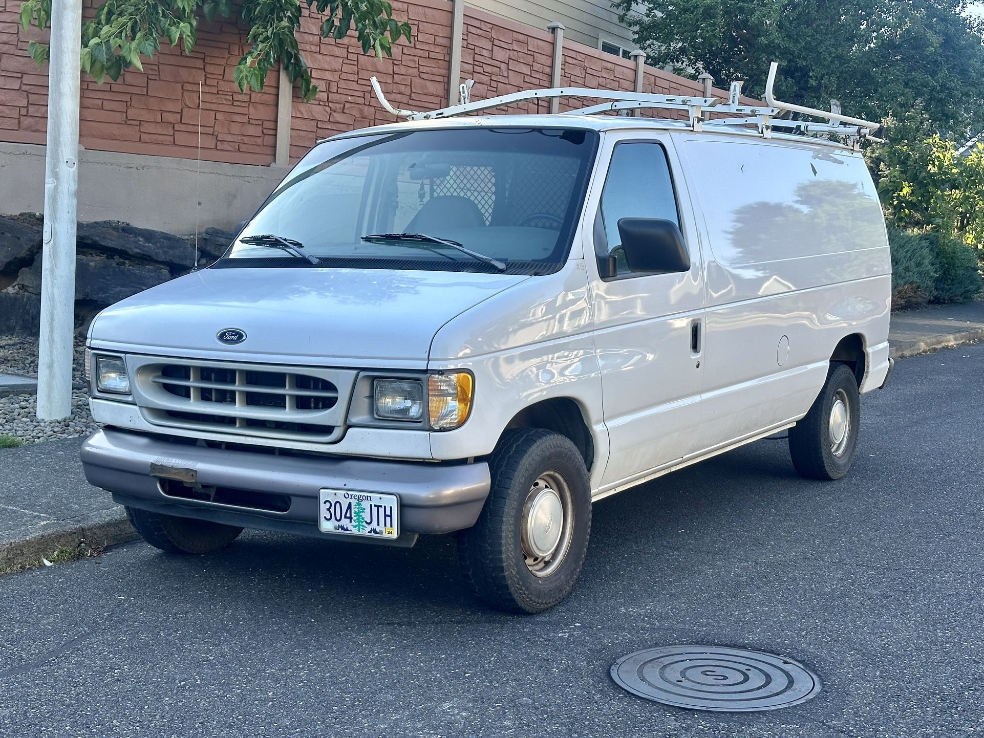 1999 Ford Cargo Van Clean Title Low Miles
