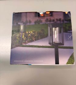 Brand New Naturally Solar LED Pathway Lights (4-Pack) - Vintage Style