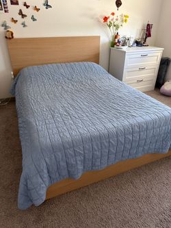 Queen bed + mattress!!