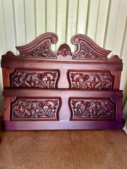 CARVED MAHOGANY QUEEN CANOPY BED