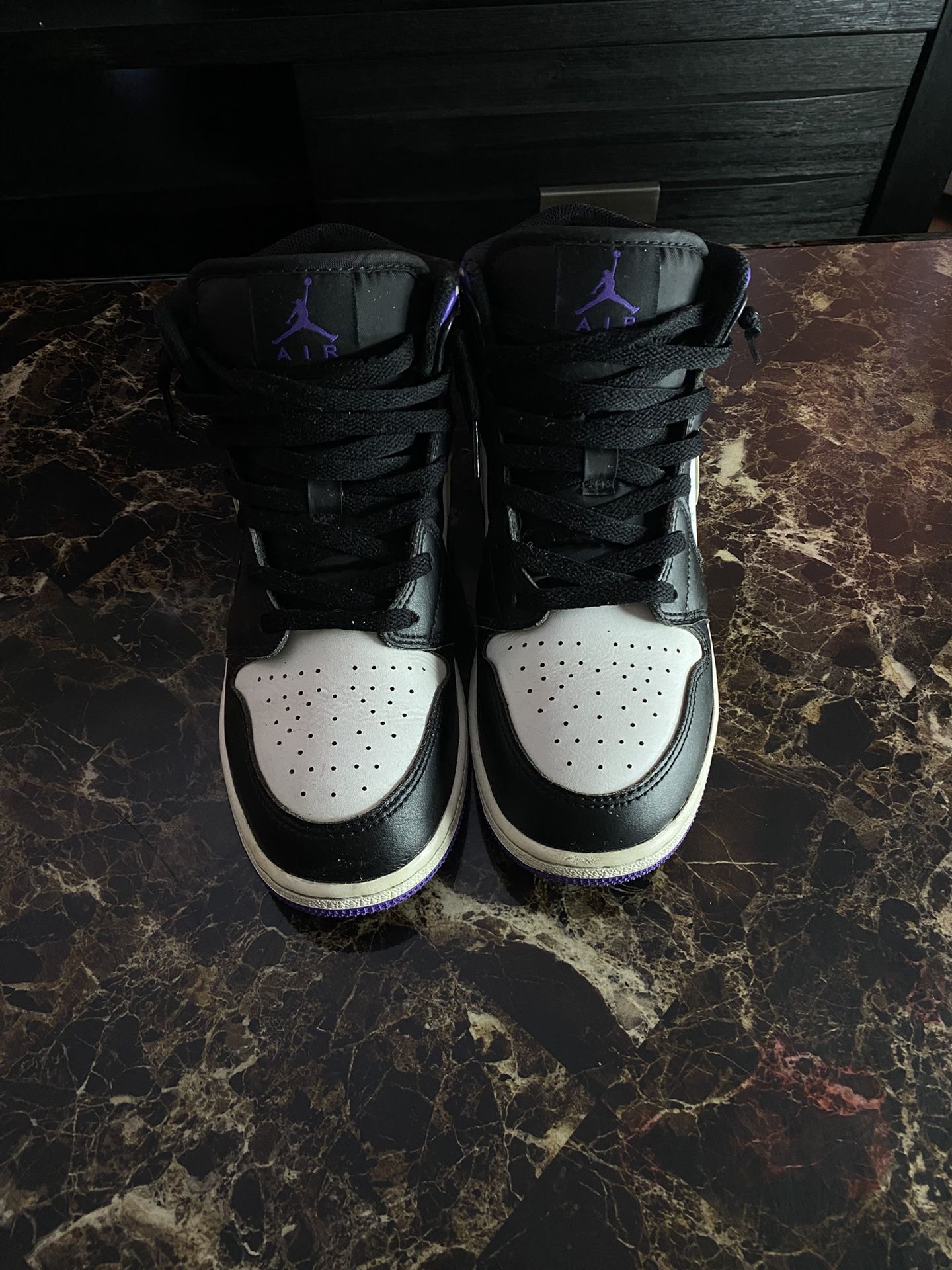 Air Jordan 1 Mid SE "Court Purple”