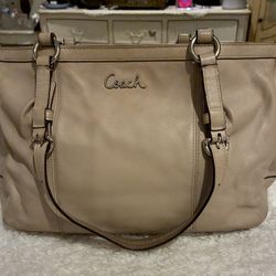 Beautiful Coach Purse 