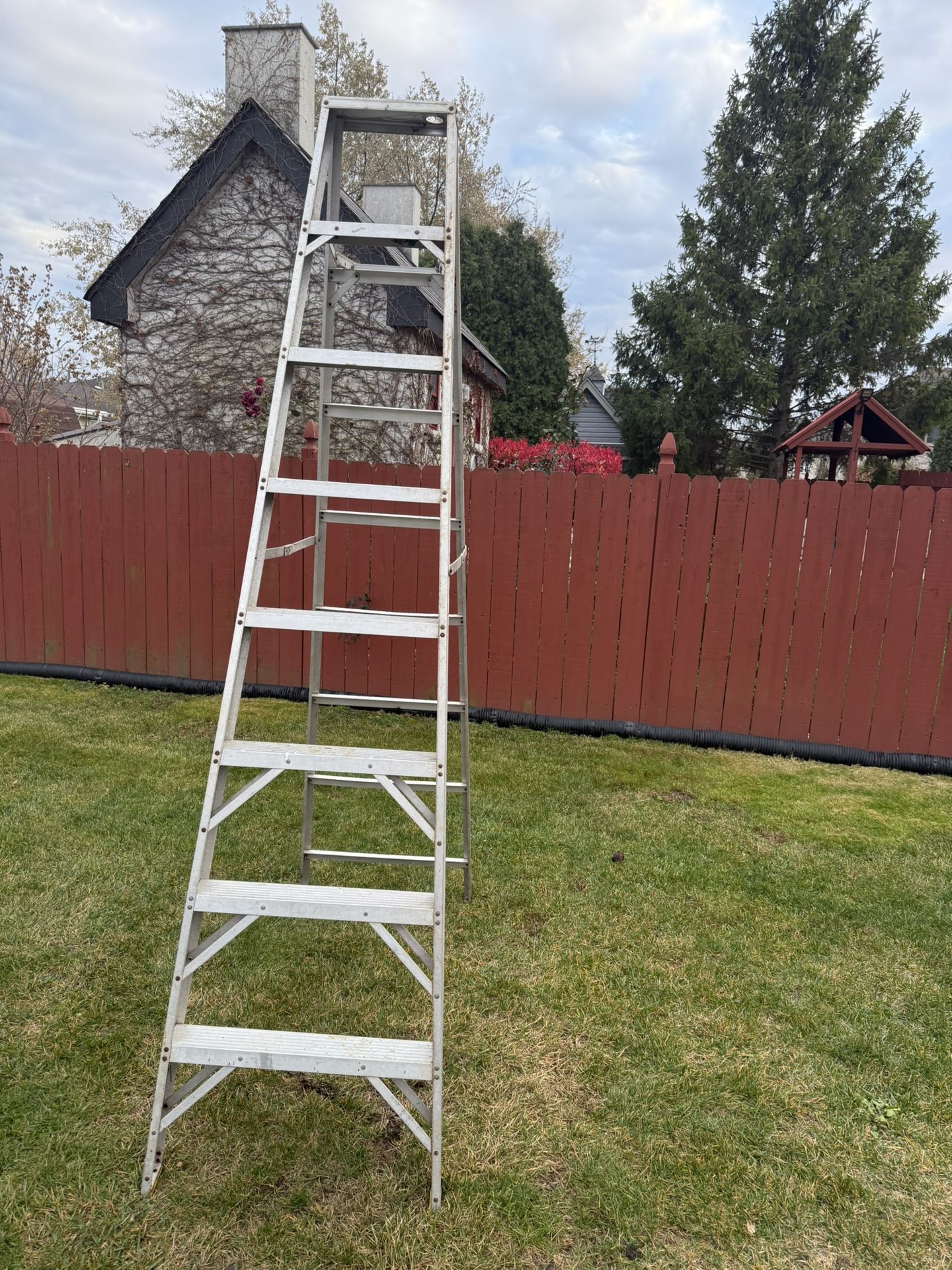 8’ Aluminum Step Ladder 